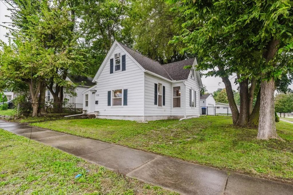 1328 N Mason Street, Bloomington