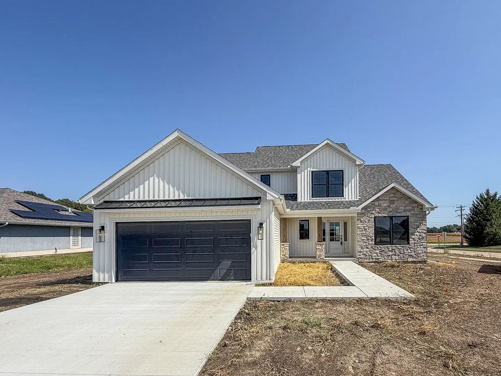 502 N Beacon Hill Circle, Urbana