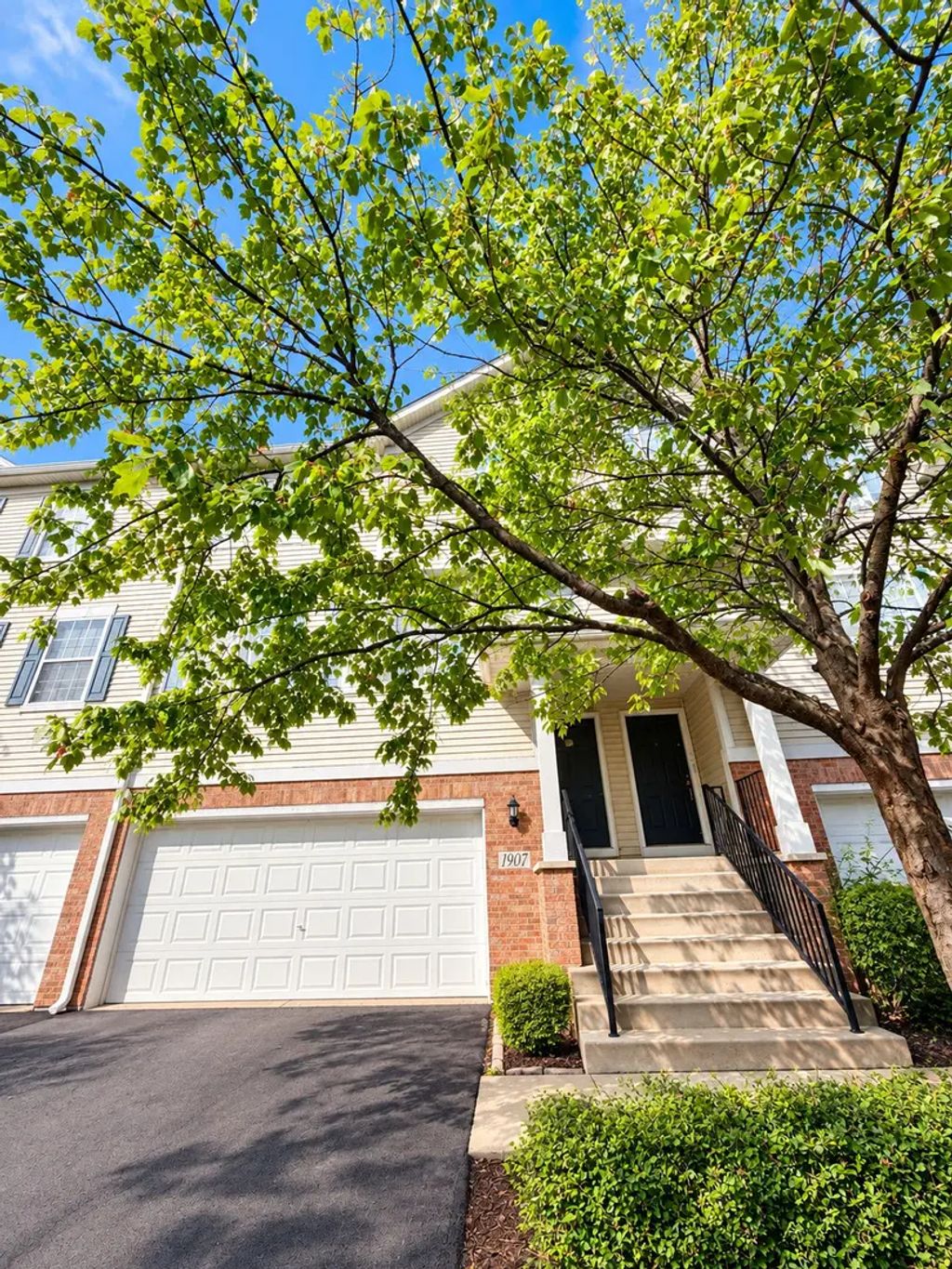 1907 Indian Hill Lane, Aurora