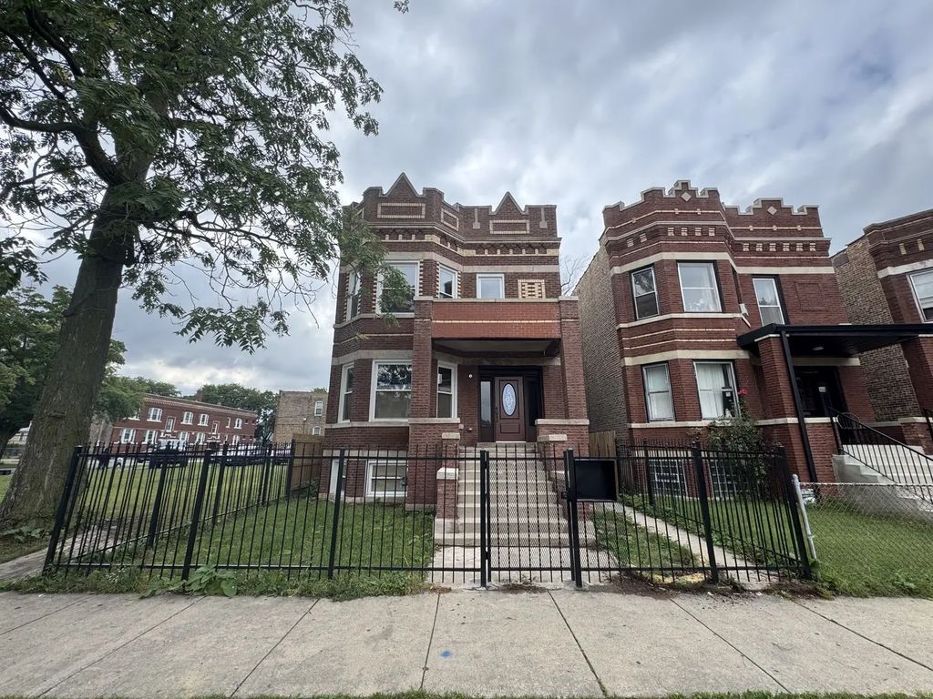 906 N Lavergne Avenue, Chicago