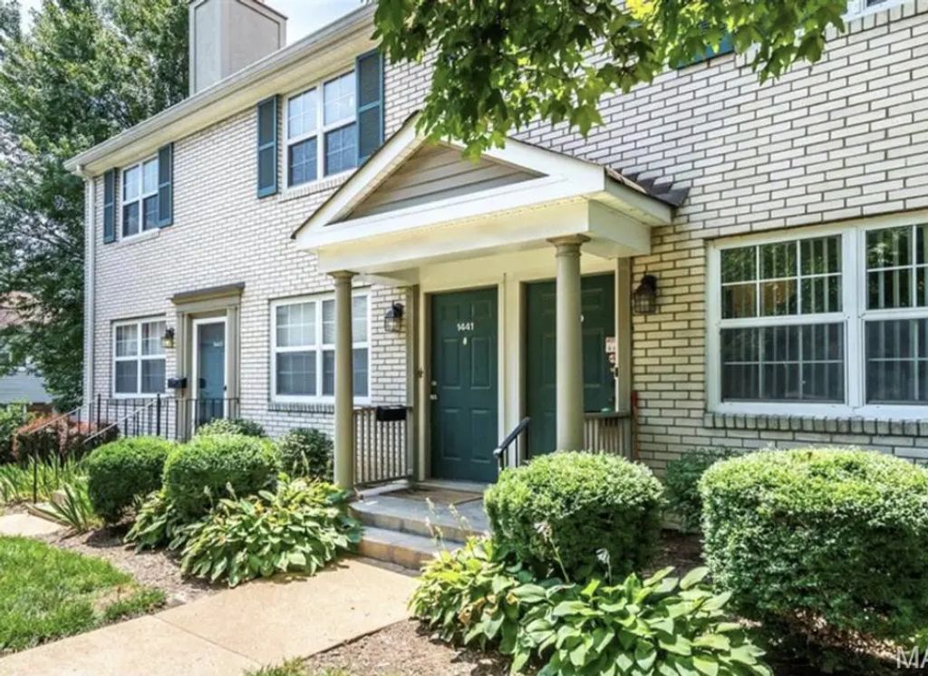 1441 Thrush Place 1441, St. Louis