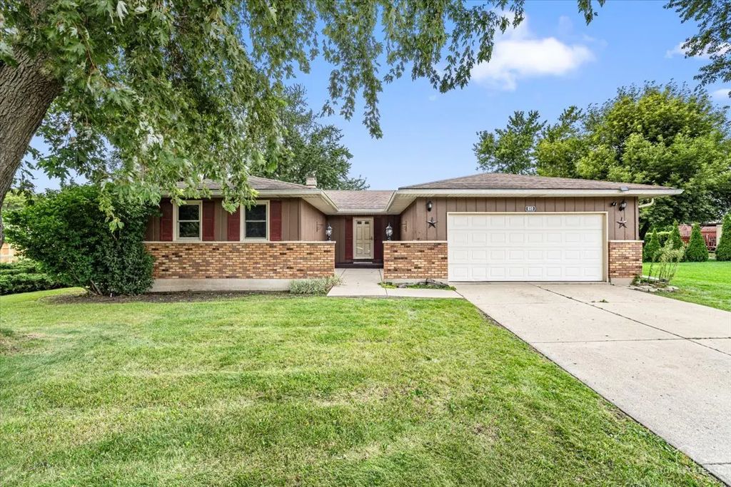 830 Hiawatha Drive, Elgin
