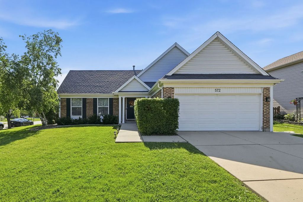 572 N Walnut Lane, Schaumburg