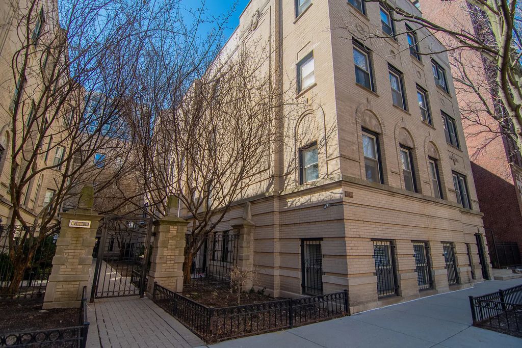 2730 N Pine Grove Avenue G, Chicago