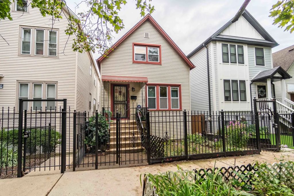 2733 N Artesian Avenue, Chicago