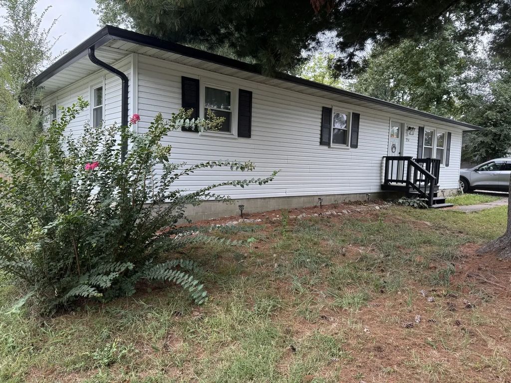 1214 E Grayson Street E, Benton
