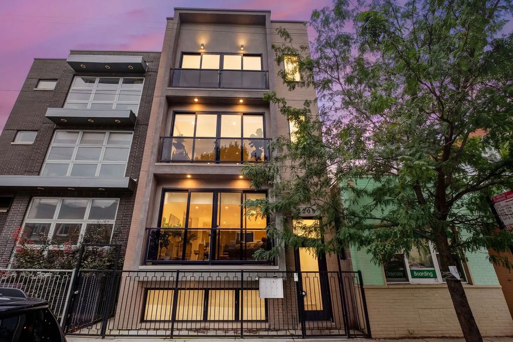 2209 W Belmont Avenue 2, Chicago