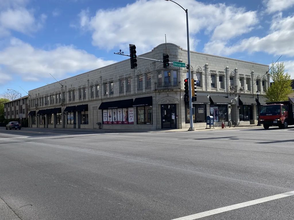 807 N Harlem Avenue, Oak Park