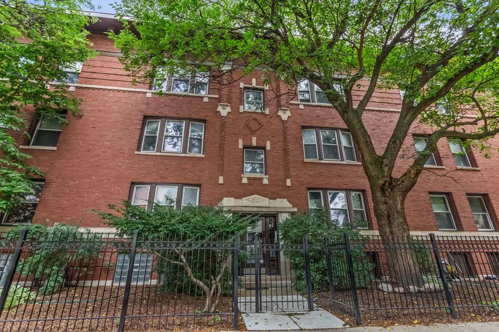 805 W Belle Plaine Avenue 103, Chicago
