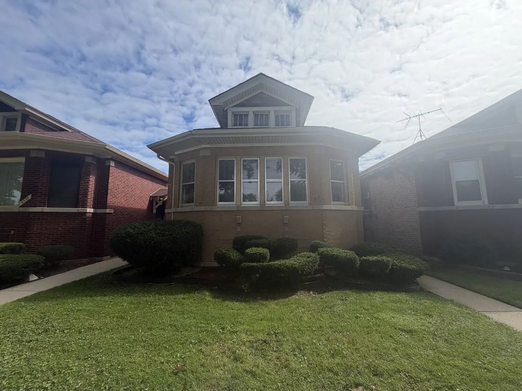 8343 S Dorchester Avenue, Chicago