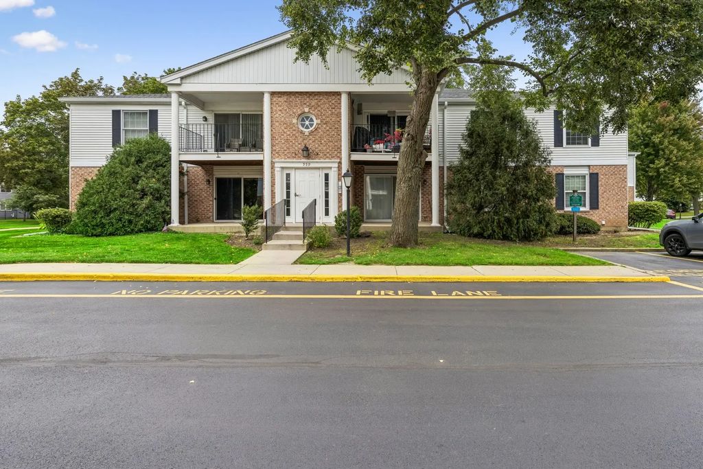 959 Golf Course Road 1, Crystal Lake