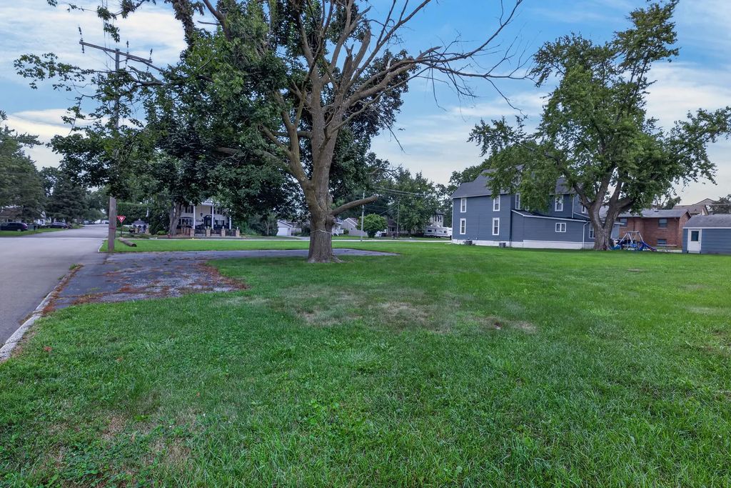 132 N Franklin Street, Byron