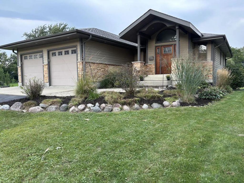 257 N Schryver Avenue, Woodstock