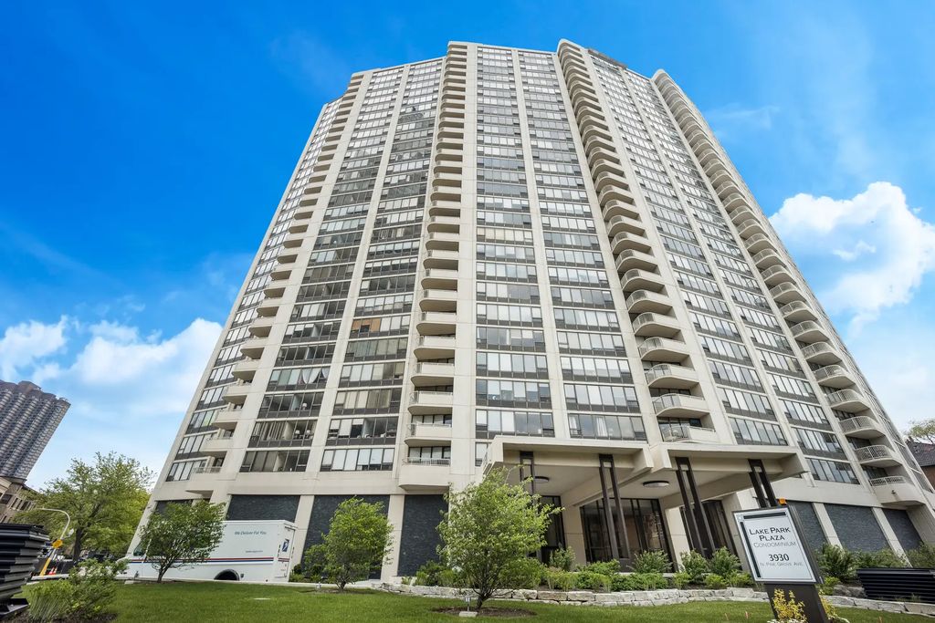 3930 N Pine Grove Avenue 2111, Chicago