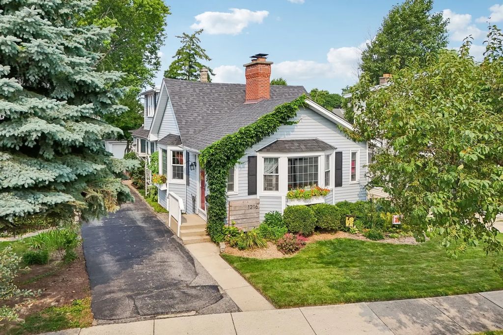 1216 Canfield Road, Park Ridge