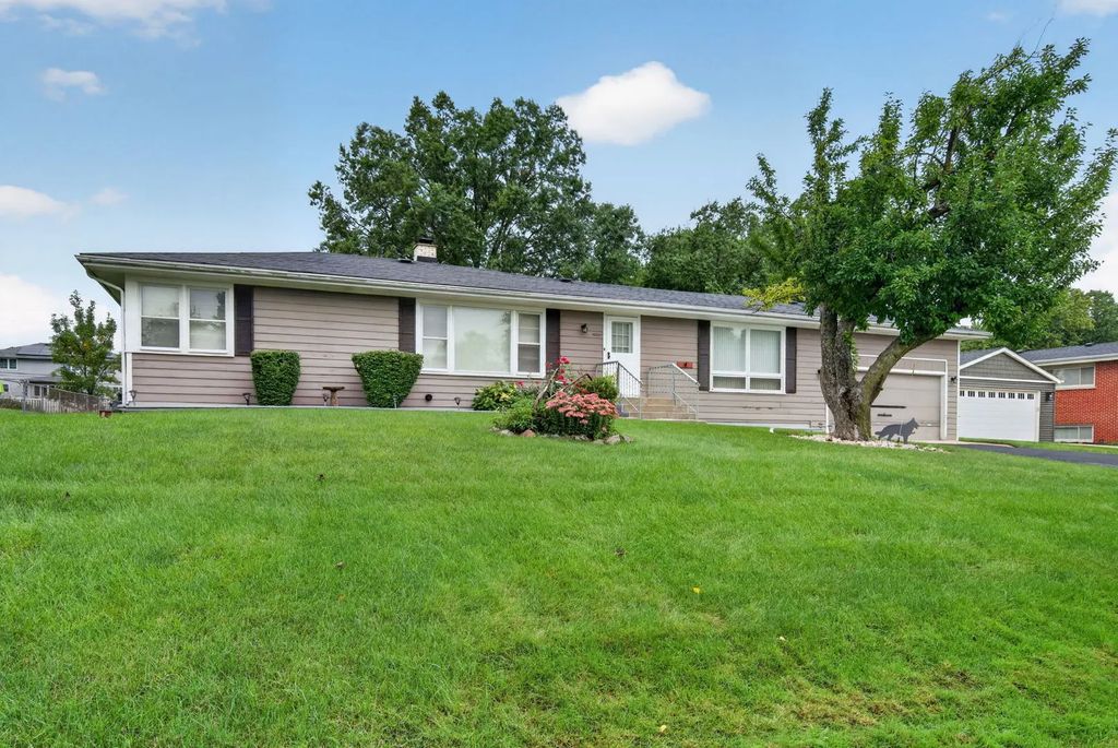 2n266 Prairie Avenue, Glen Ellyn