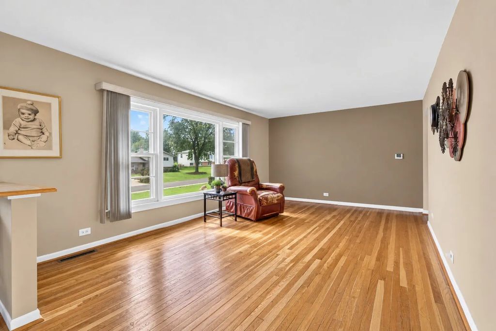 2N266 Prairie Ave photo 6