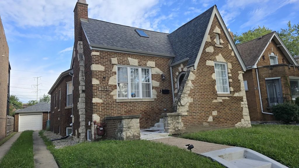 7951 S Blackstone Avenue, Chicago