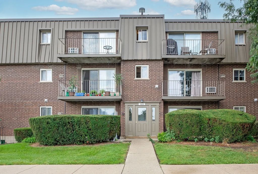 586 Fairway View Drive 1b, Wheeling