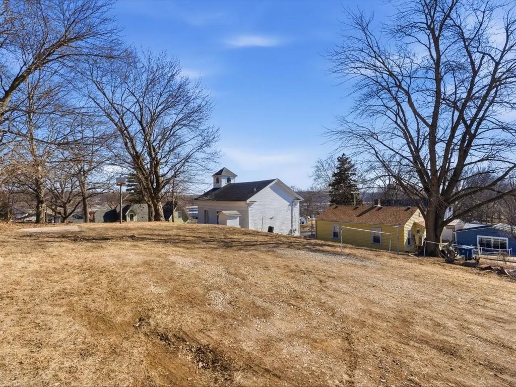 Lot 2 2nd Street, LeClaire