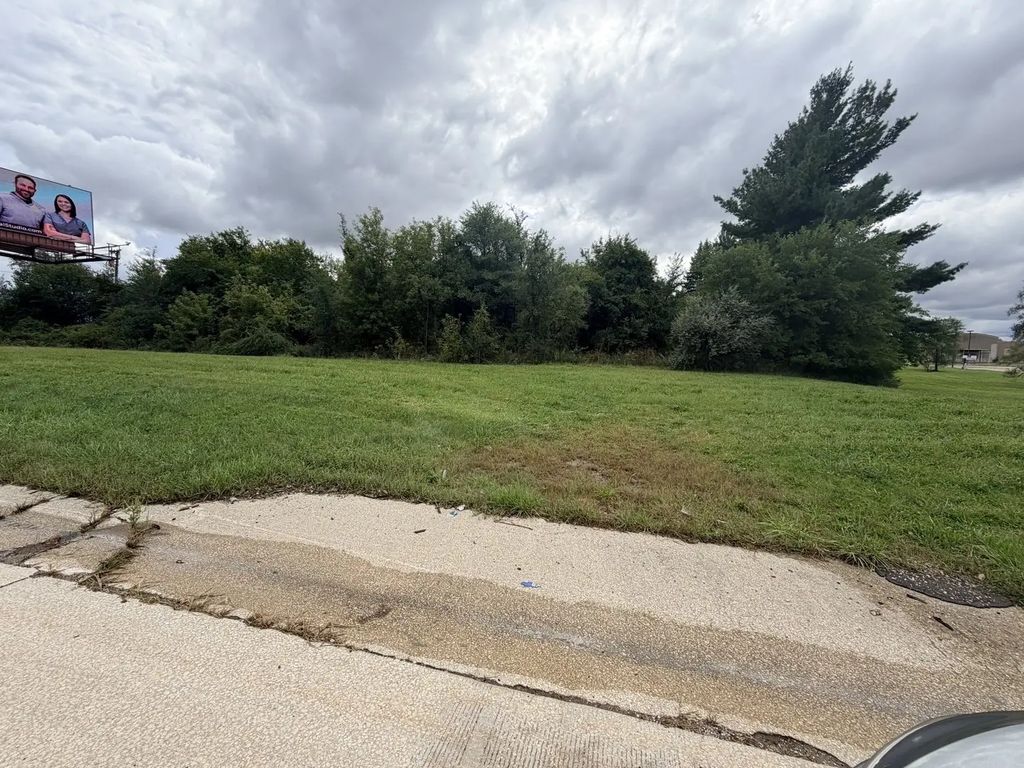 8539 E State Street, Rockford
