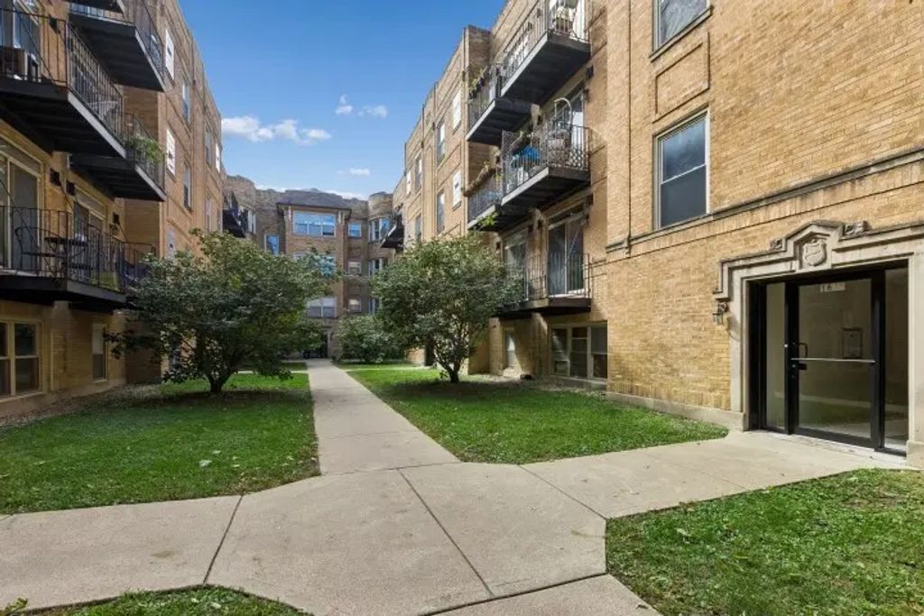 1641 W Farwell Avenue 1s, Chicago