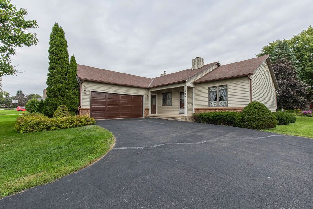 805 S. Park Avenue, Mendota