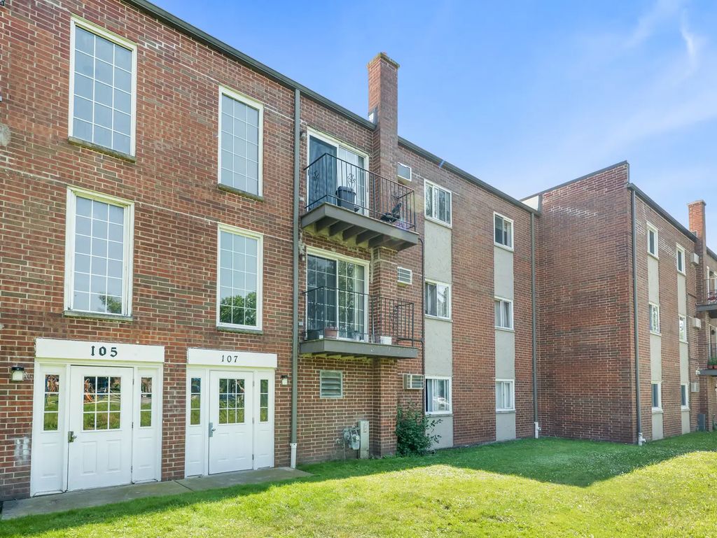107 W Elk Trail 206, Carol Stream