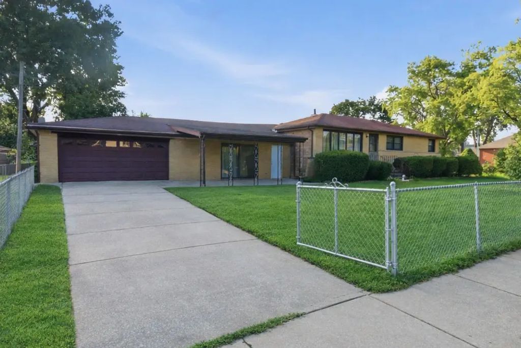 8300 Long Avenue, Burbank