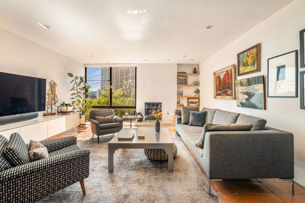 1033 Carol Drive 302, West Hollywood