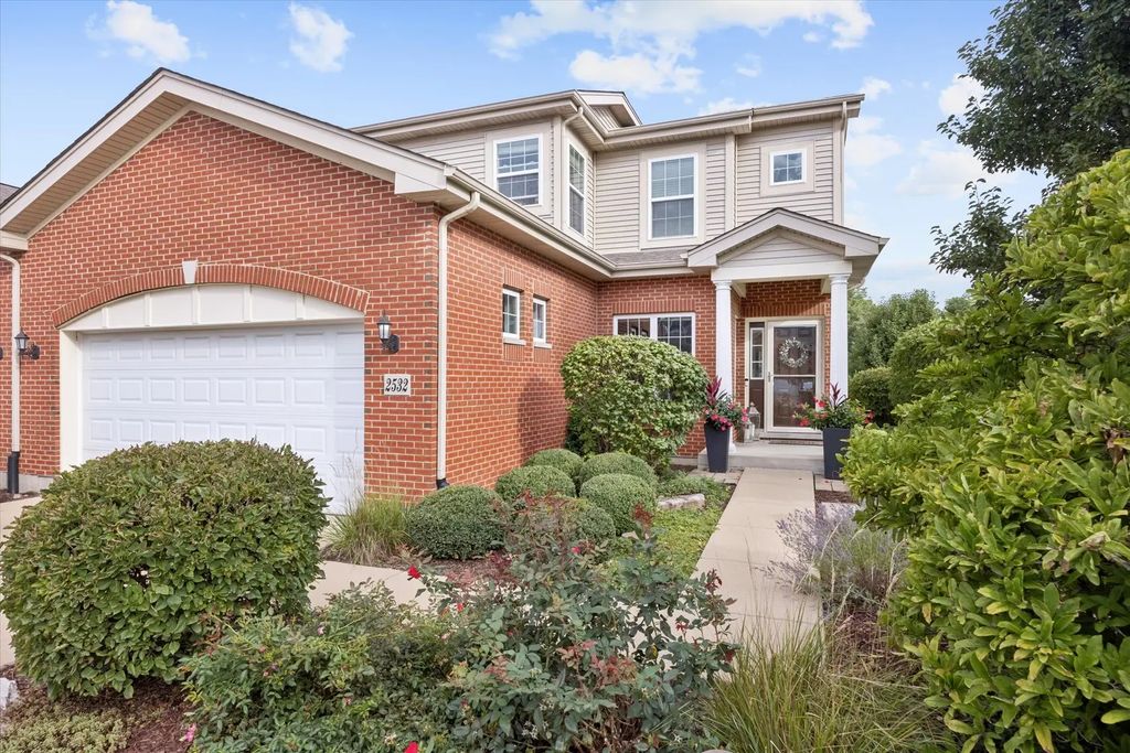 2532 Cedar Hill Lane, Woodridge