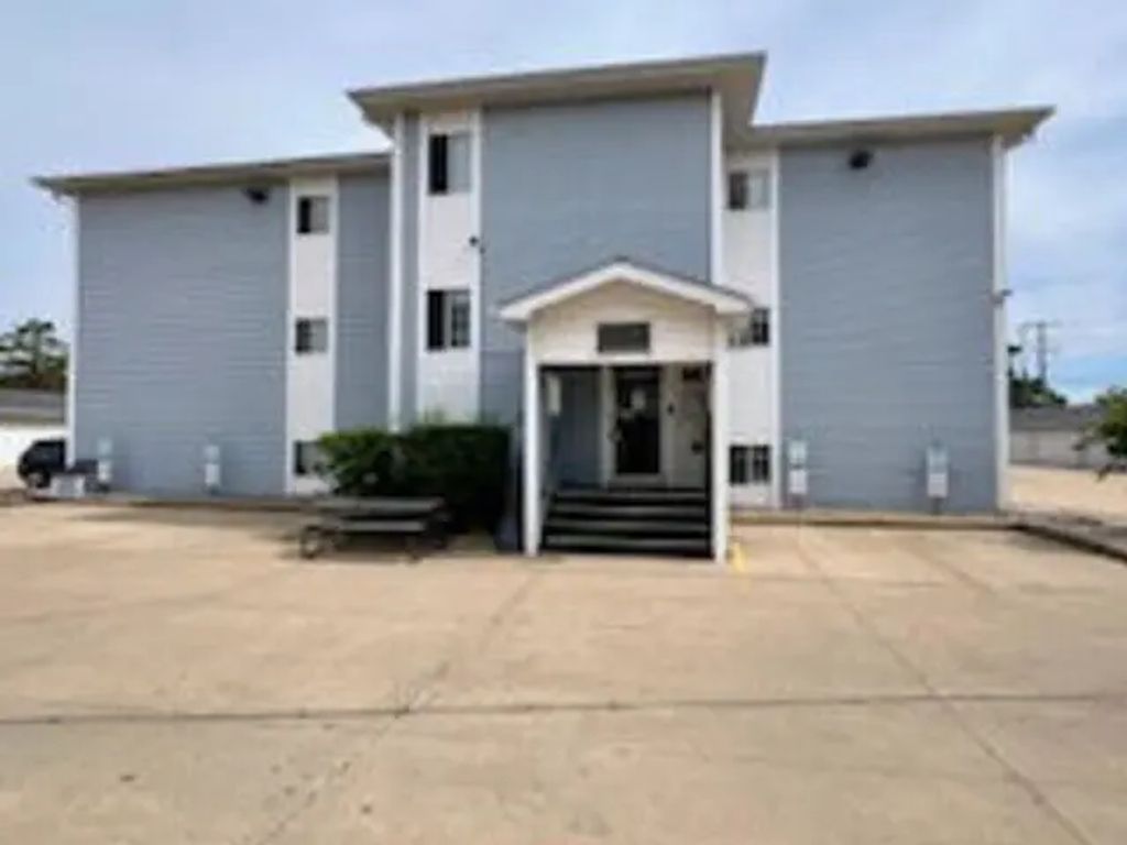 3130 W Monroe Street 312, Waukegan