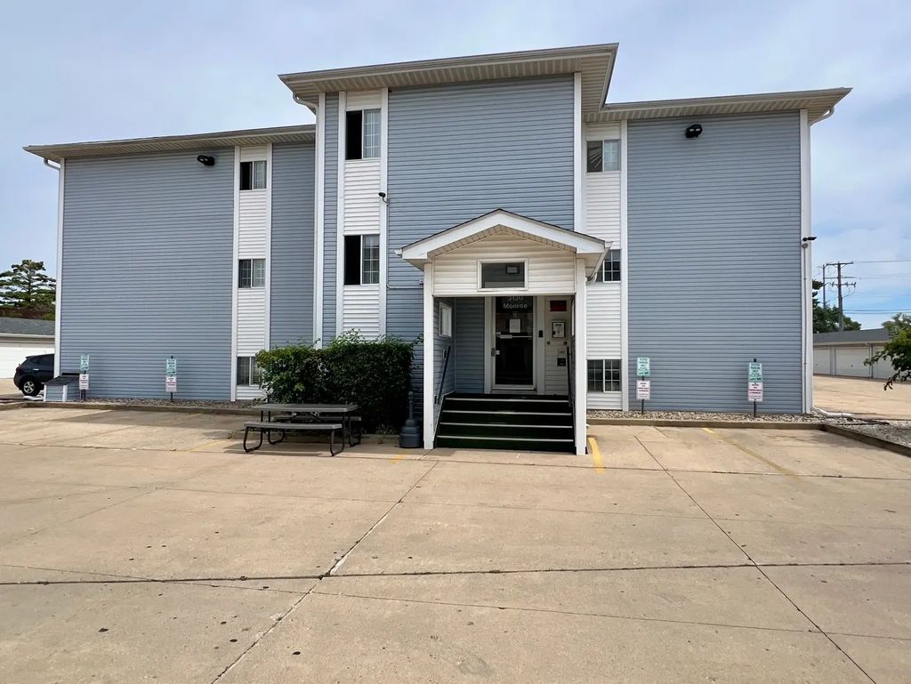 3130 W Monroe Street 312, Waukegan