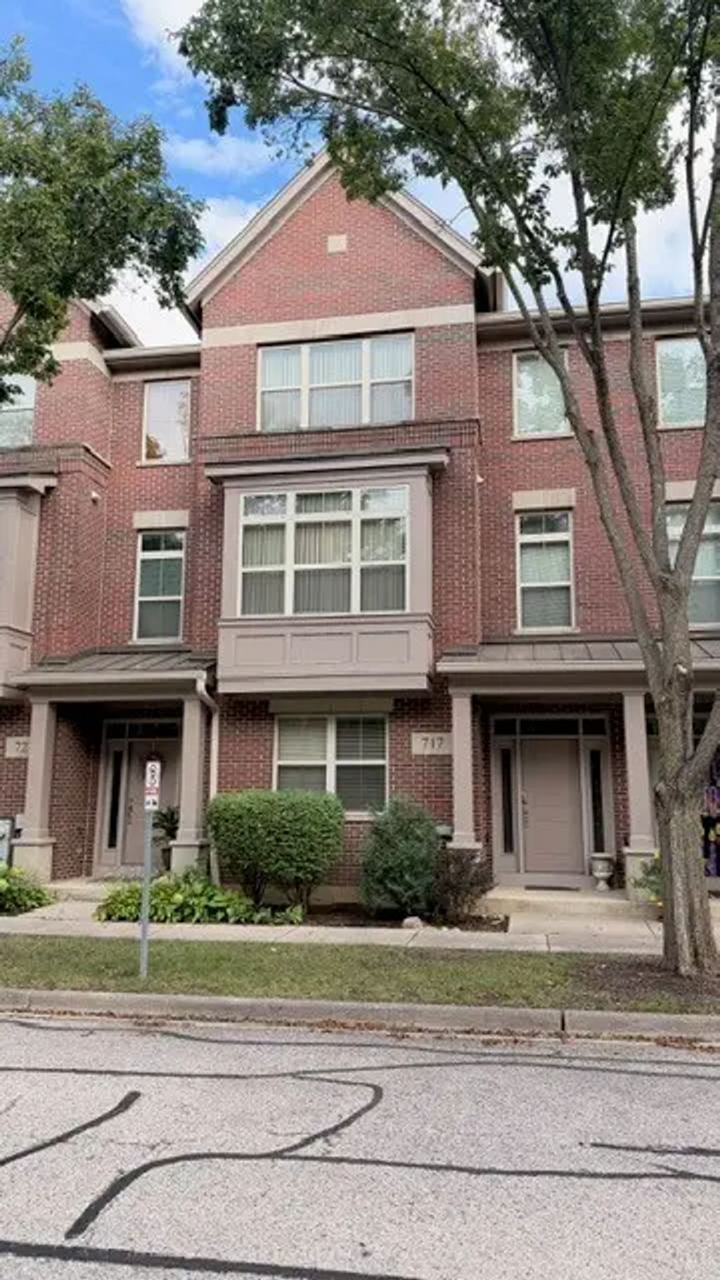 717 N Keystone Lane, Vernon Hills