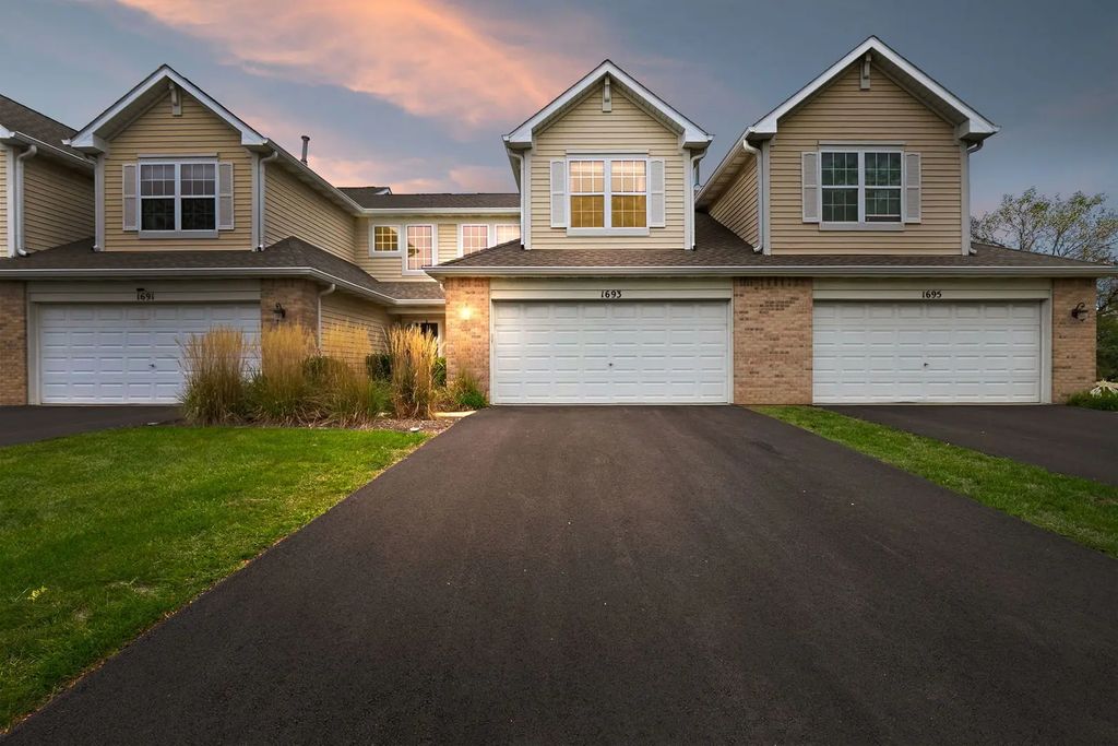 1693 S Candlestick Way 1693, Waukegan