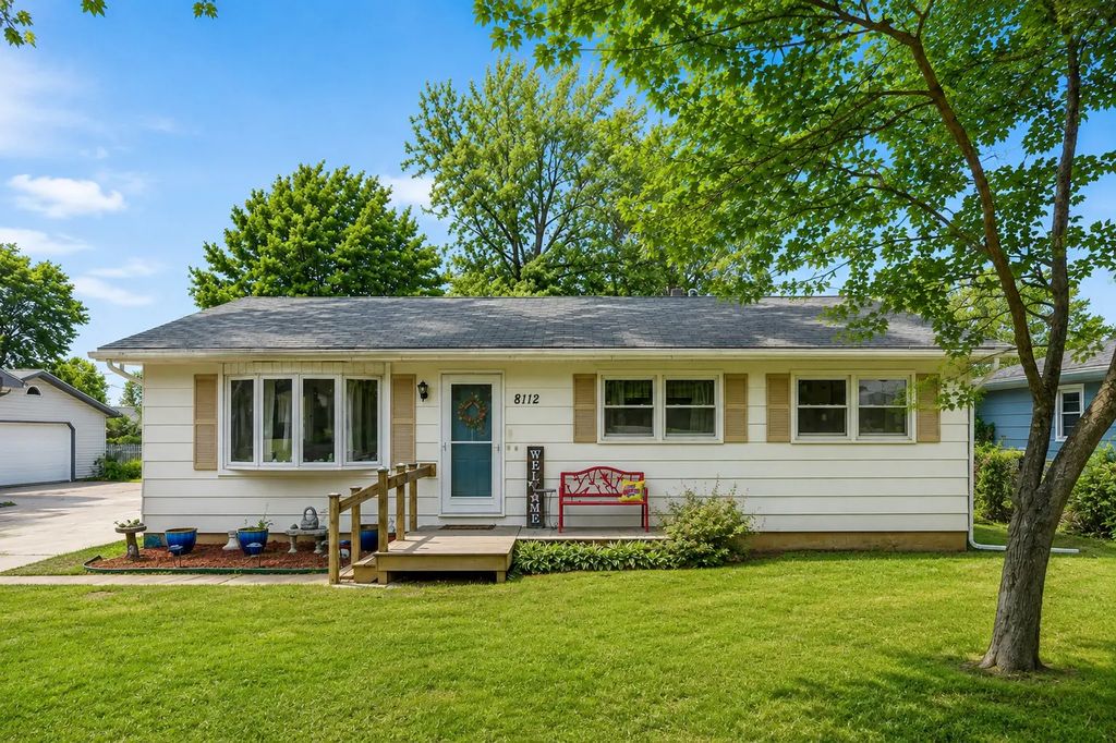 8112 7th Street W, Rock Island