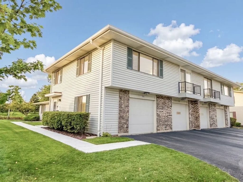 935 Shattuck Lane 935, Schaumburg