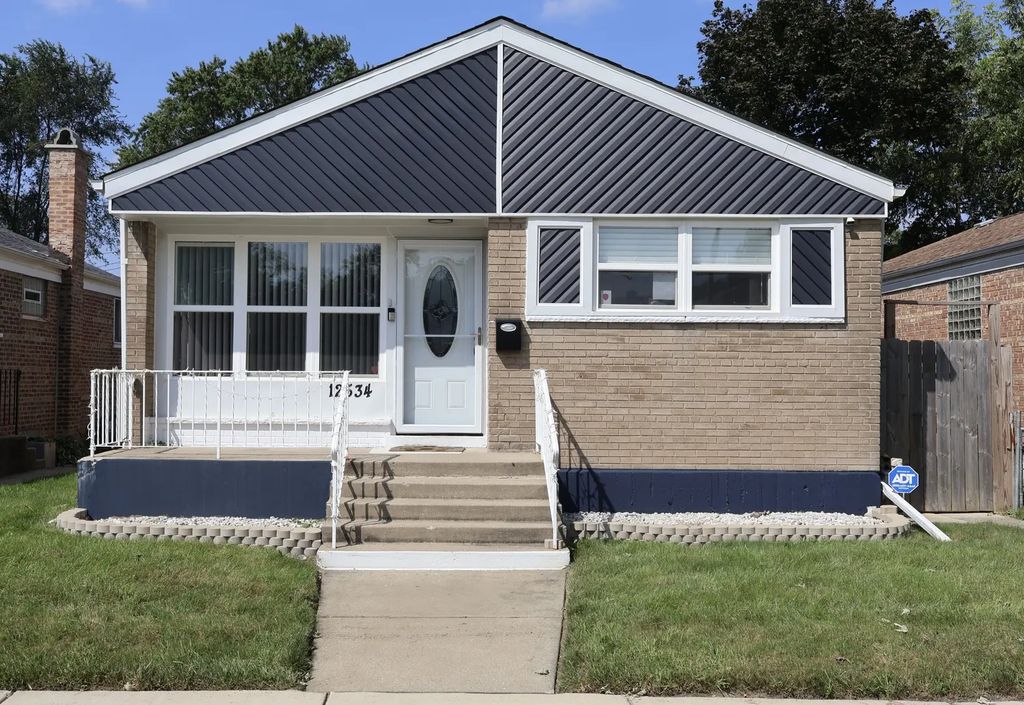 12534 S Lincoln Street, Calumet Park