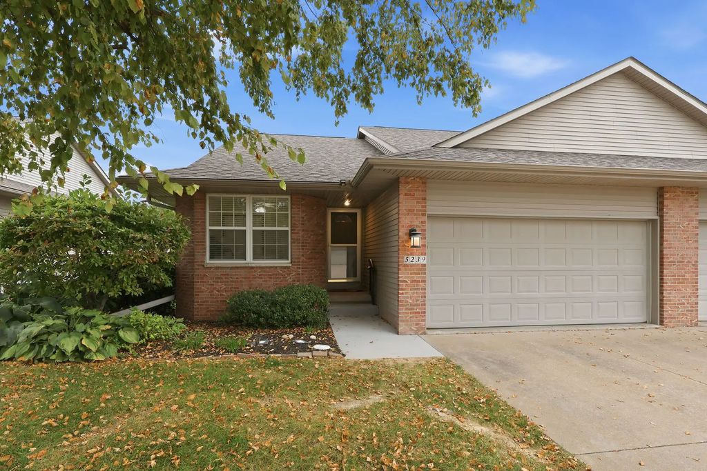 5239 Red Fox Road, Bettendorf
