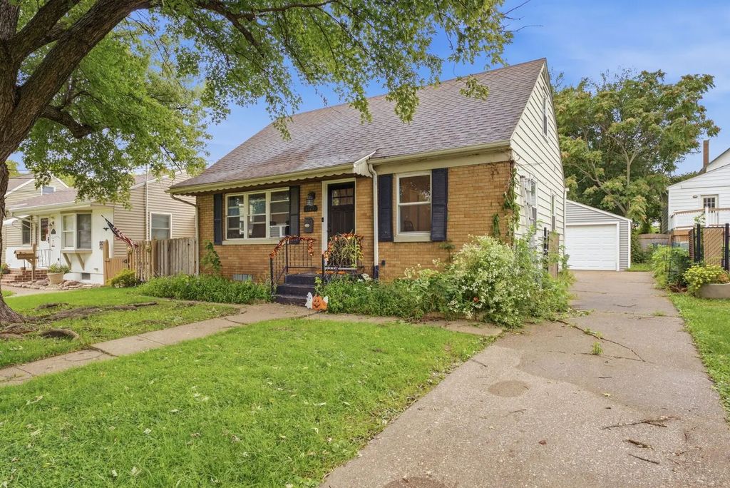 1727 13th Avenue, Moline