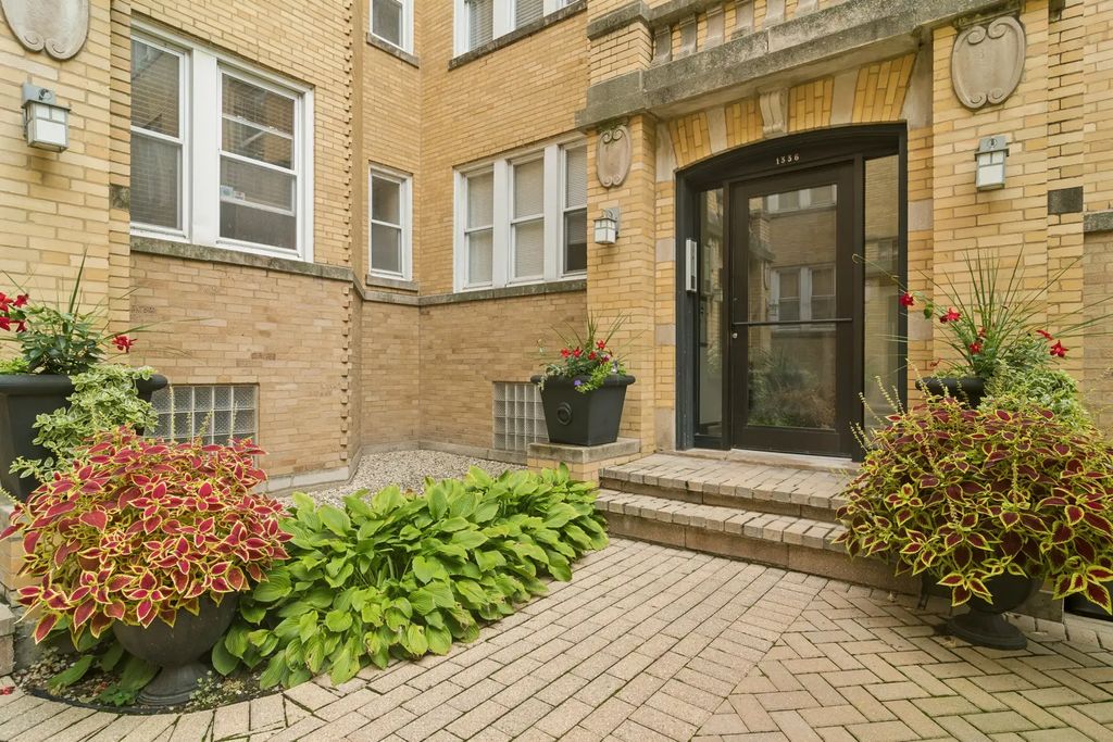1336 W Estes Avenue 2n, Chicago