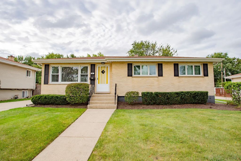 461 E Cherry Hill Drive, Addison