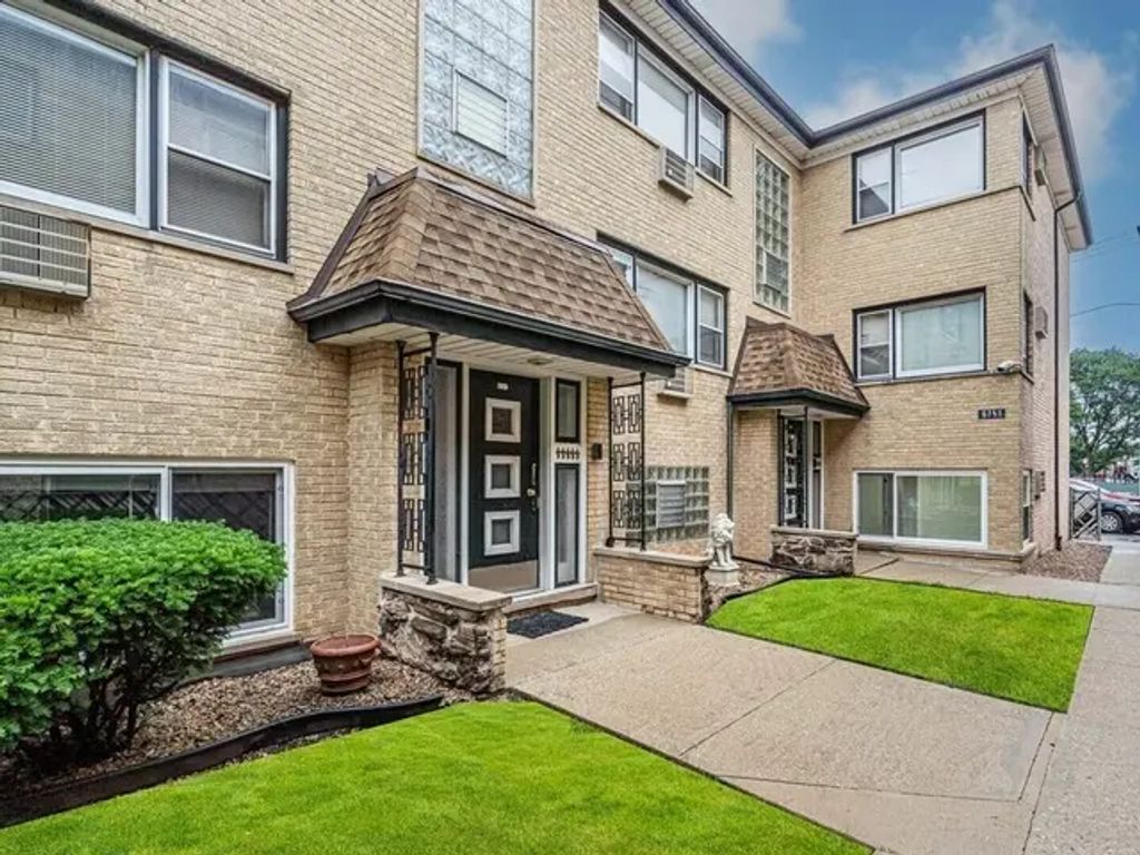 6747 N Olmsted Avenue 2b, Chicago