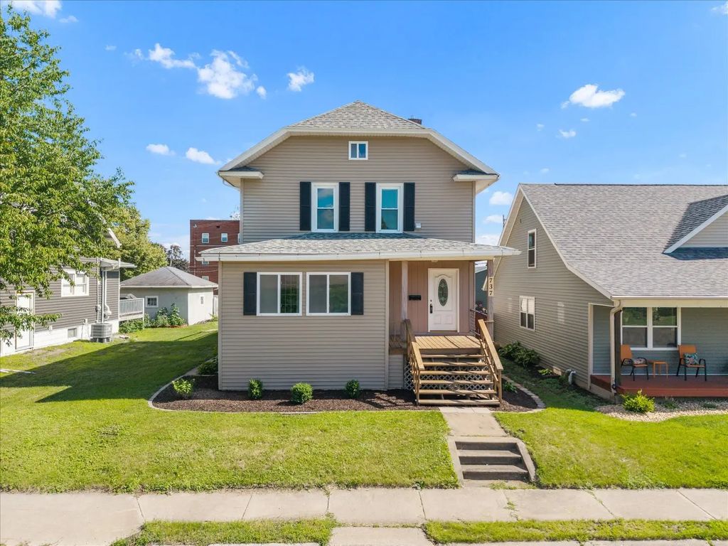 737 Grant Street, Bettendorf