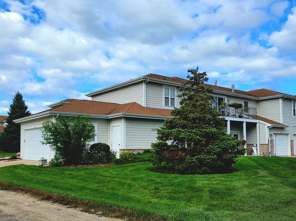 6620 Meadowlands Circle C-8, Pleasant Prairie