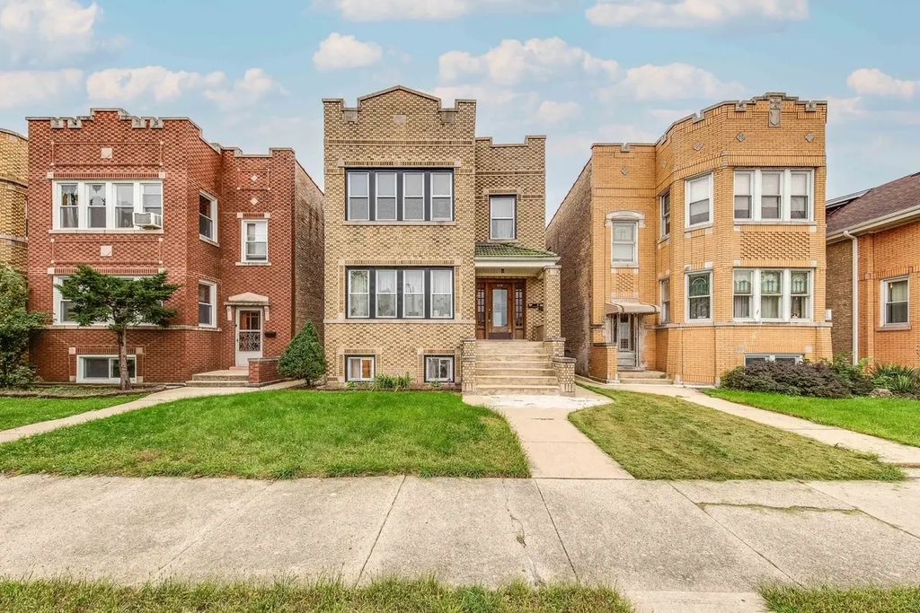 5225 W Melrose Street 1-r, Chicago