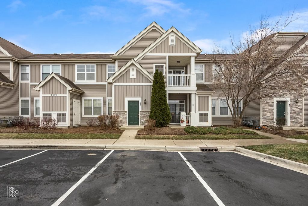 2275 Aurora Drive 25, Pingree Grove