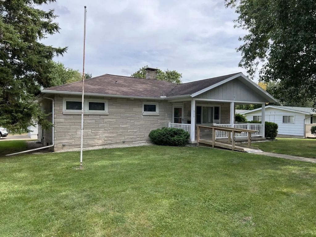 315 S Cherry Street, Paxton