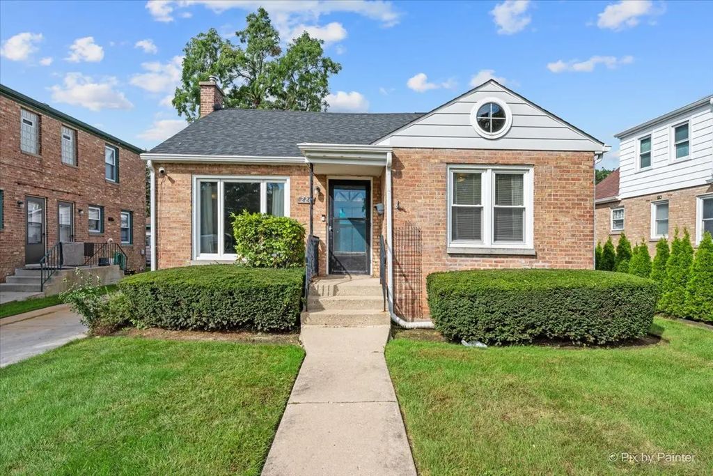 226 N Elmwood Avenue, Waukegan