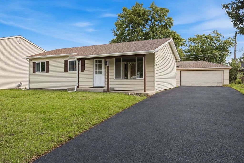 152 Malibu Drive, Bolingbrook
